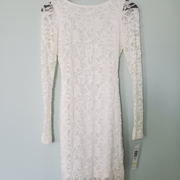 GORGEOUS Long Sleeve Backless Fitted Dress - Picture 4 of 7